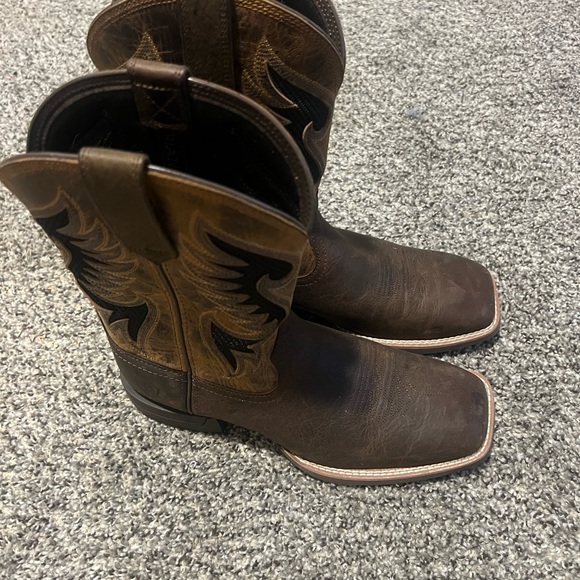 Ariat square toe boots - Picture 1 of 4